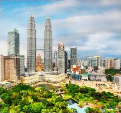 In which capital will we have the chance to see the Petronas Twin Towers?