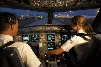 What do you call the cabin of an airplane where the pilot stands?