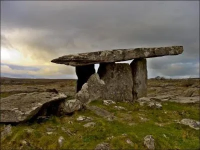 Which of the dolmens or menhirs is shaped like a table?