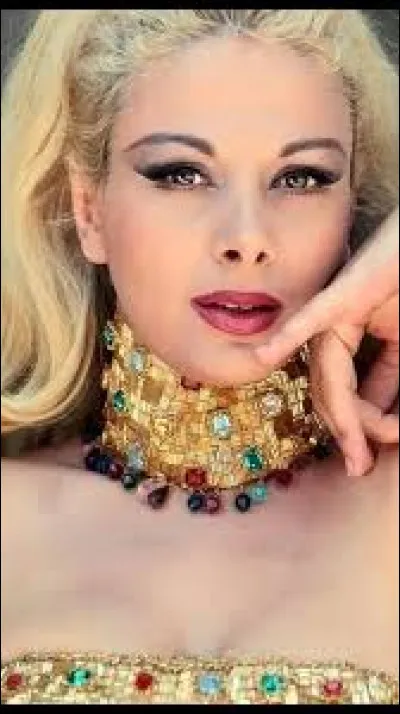 What country is from "Sandra Milo" ?