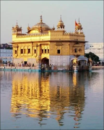 In which country does the Golden Temple of Amritsar stand?