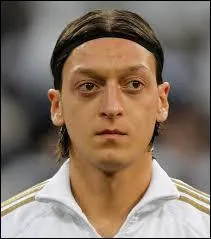 In which club does this German midfielder play?