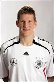 What is the preferred position of this Bayern player?