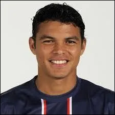 From which club did PSG recruit this Brazilian defender?