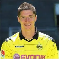 What is the club of this Polish striker?