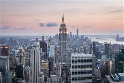 Where exactly is the Empire State Building in New York?