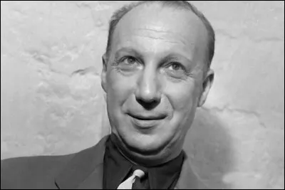 Who is this famous humorist, author of this quote: ''Directeur pompes funebres cherche personnel ayant le sens de l'humour, connaissant particulierement la mise en boite.''?