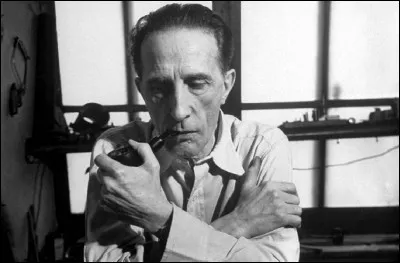 Who was this French visual artist, painter and man of letters who came up with the concept of "la boite surrealiste" in 1920?