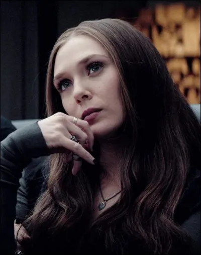 In what year was this actress born?