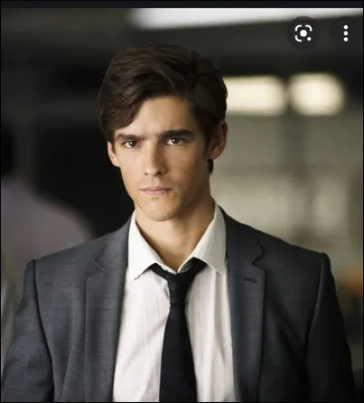 Who is this character ? Forgive me if there are spelling mistakes in the names of the characters in the French version, but it is because of the translation. Also, if one of the questions has a wrong answer, please let me know. Good quiz.