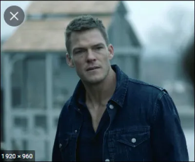 Who is this character ? Forgive me if there are spelling mistakes in the names of the characters in the French version, but it is because of the translation. Also, if one of the questions has a wrong answer, please let me know. Good quiz.