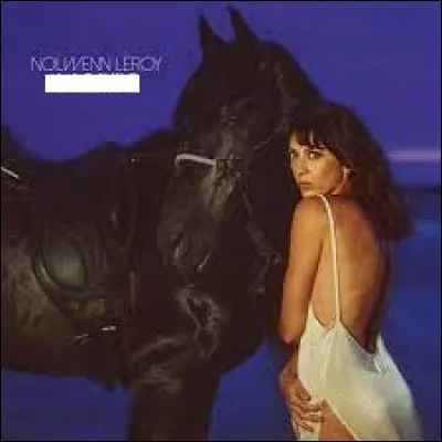 What's the name of this studio album by singer Nolwenn Leroy, where she poses next to a black horse on the cover?