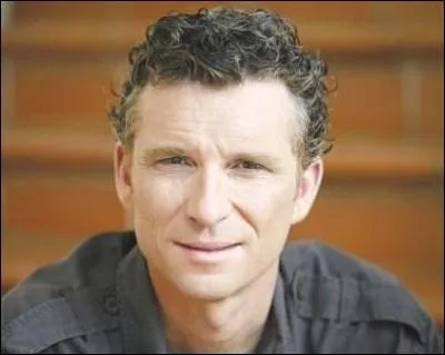 Denis Brogniart presents :