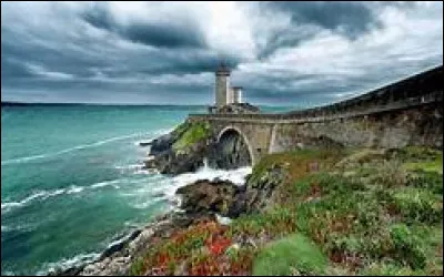 In 2013, how many Bretons were in favor of Brittany's independence?