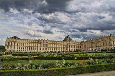 Which dynasty does he come from?