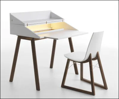 What's the color of this desk ?