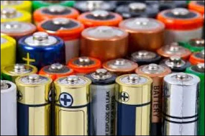 Who invented the electric battery ?