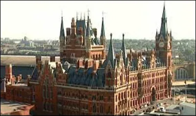 What is the name of this magnificent railway station in London?