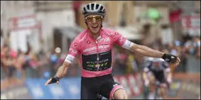 Pink : In which cycling competition does the rider in first place of the general classification wear a pink jersey ?