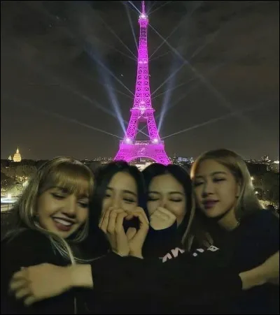 Who is the Blackpink leader?