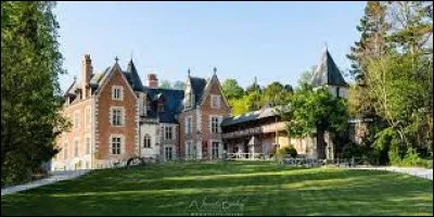 In which department is the Clos-Luce castle located?