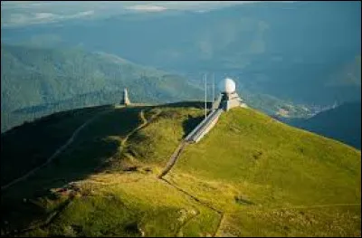 At what altitude is the Grand Ballon, the highest point of the Vosges mountains ?