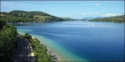 In which french department is the lake of Paladru located ?