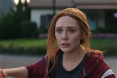 Who plays the Red Witch (Wanda Maximoff) in the MCU?