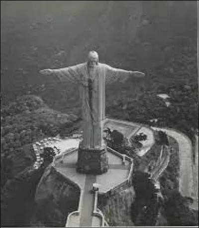 In which country can we see Christ the Redeemer?