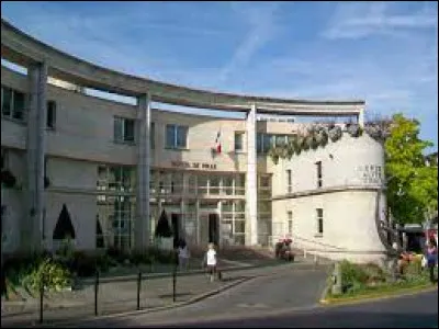 I'm taking you not far from Roissy-Charles-de-Gaulle airport, to Goussainville. Goussainville is a town of over 30,000 inhabitants in the Sarcelles arrondissement, in the French department of ...