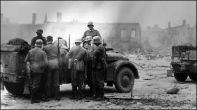 What are the two Japanese cities where atomic bombings took place in 1945?