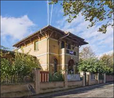 Layrac-sur-Tarn is an Occitan town in the Toulouse catchment area, in the department ...