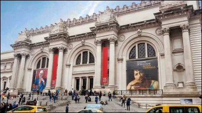 How many visitors does New York's Metropolitan Museum of Art receive each year?