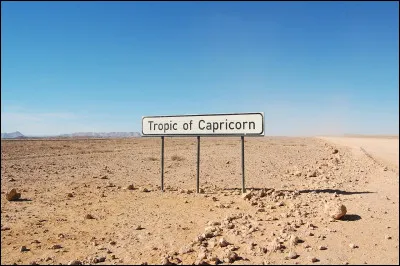 How many continents does the Tropic of Capricorn cross?