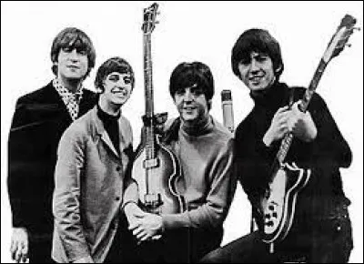 If we translate the Beatles' "Yellow Submarine", we get "Sous-marin Violet"