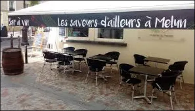 If I tell you: Le retour de vacances, which is a sketch by a duo of comedians, in which the town of Melun is mentioned, which artists are we talking about?