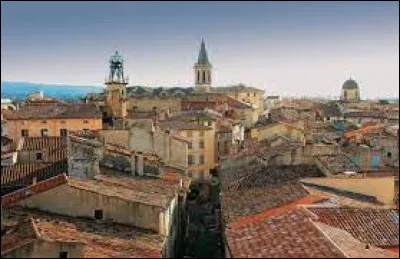 Geography : Which city is located in Vaucluse ?