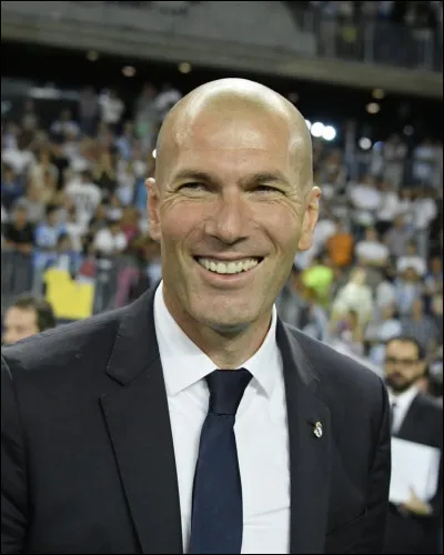 What number did Zinedine Zidane wear at soccer matches?