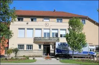 Chavannes-sur-Suran, a former Aindinoise commune in the Revermont region, is located in the former ...