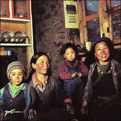 Which ethnic group from eastern Tibet lives in the high valleys of Himalaya?