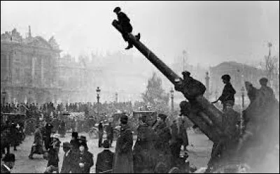 Did the First World War last longer or shorter than the Second World War?