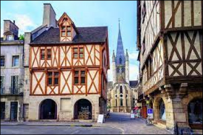 Which city is the capital of the Bourgogne-Franche-Comte region?