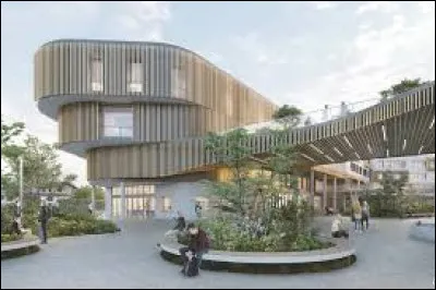 In France, how many years does a student have to attend a lycee general?