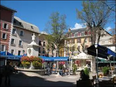 The largest commune in the Ubaye valley and sub-prefecture of its department, Barcelonnette is located in the ...