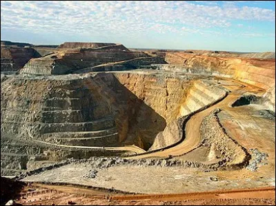 Where is the Super Pit gold mine located?
