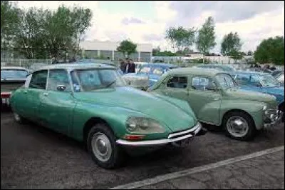 Is the Citroen DS more or less recent than the Renault 4CV?