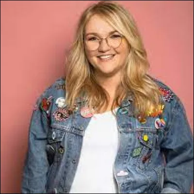 In which TV series does Lola Dubini play a leading role?