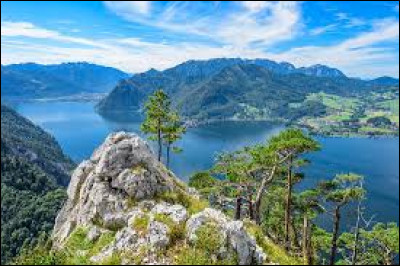 Where is Lake Traunsee located?