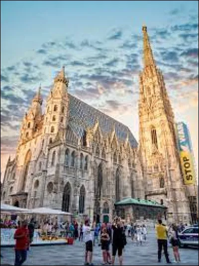 Find the name of this cathedral, located in Vienne!
