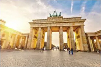 Embark now! We're off to Germany, and more specifically to its magnificent capital.